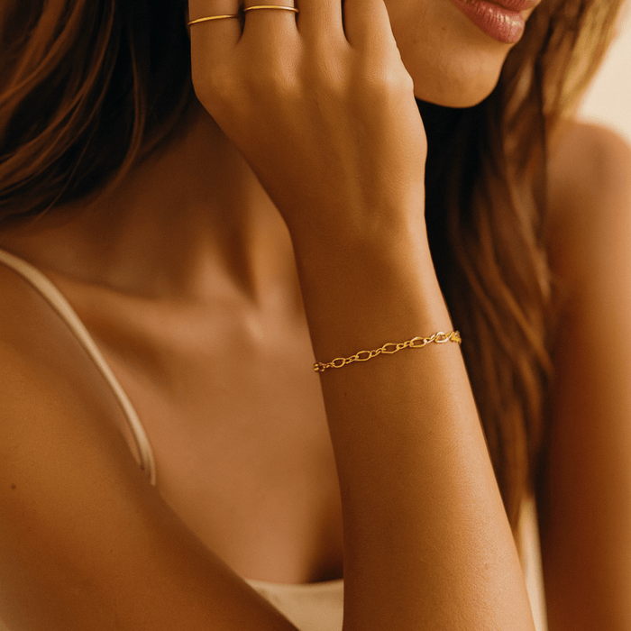 Figure Eight Chain Bracelet