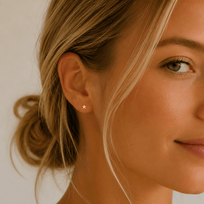 Tiny Gold Star Stud Earrings - Le Serey